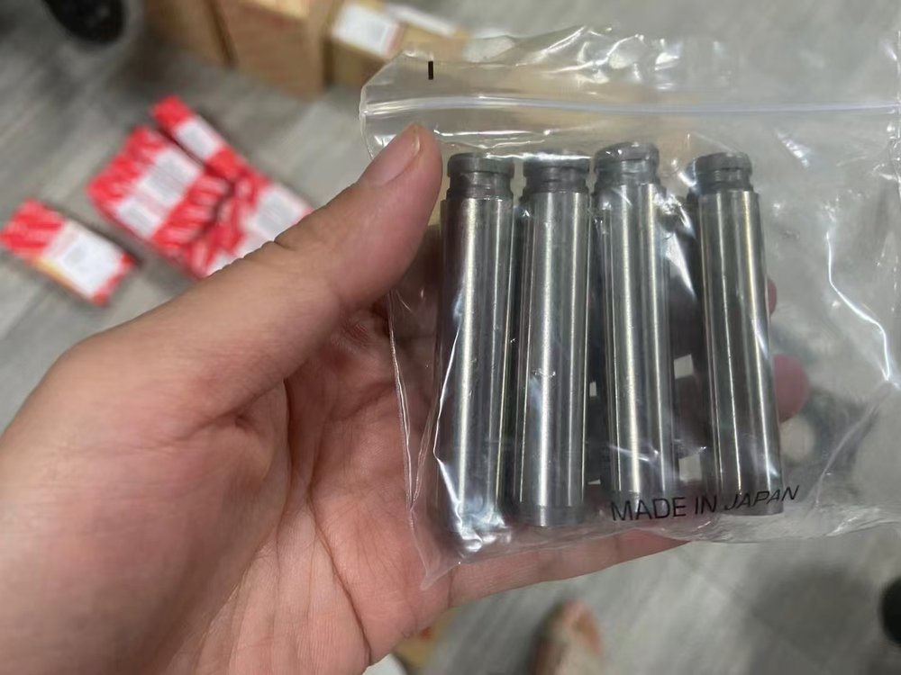 Kobelco excavator parts warehouse of Guangzhou Shenyue Machinery Technology Co., Ltd., Guangzhou