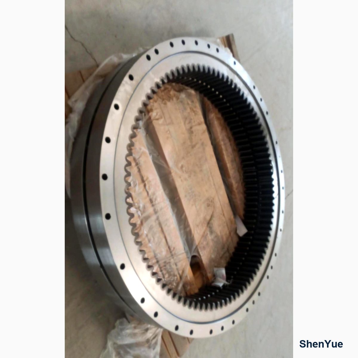 Swing Slewing LC40F00027F1 Kobelco part — real photo from our Guangzhou warehouse